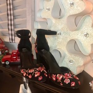 White House Black Market - Piper